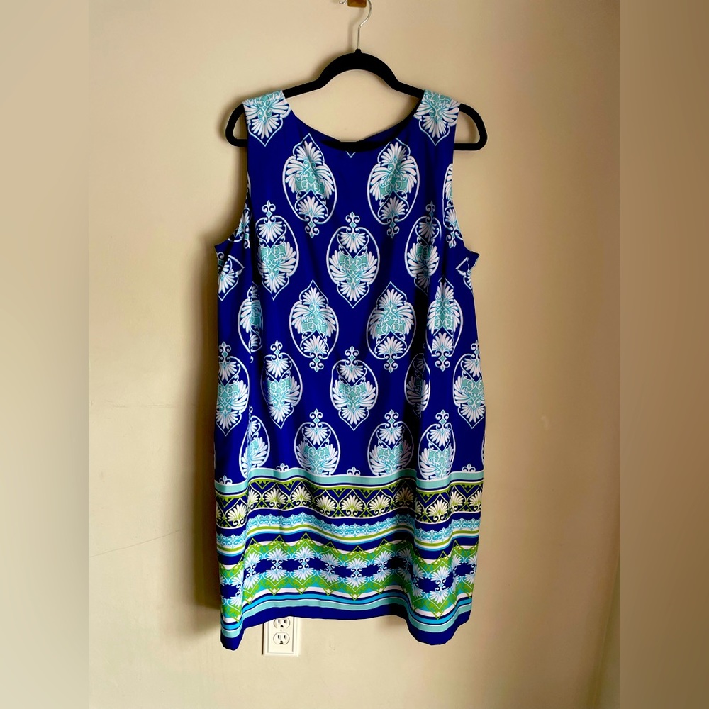 Women’s size 18 plus size sleeveless dress blue with beautiful print